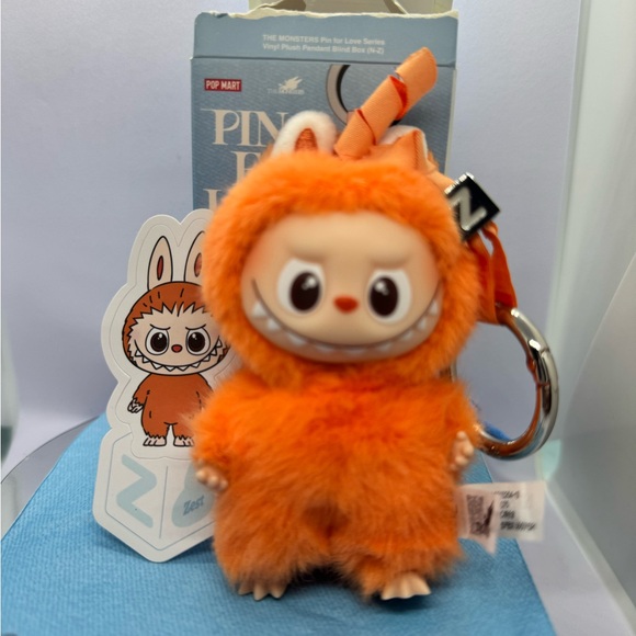 Pin for Love Series-Vinyl
Plush Pendant Single Box (Z) - Picture 1 of 6